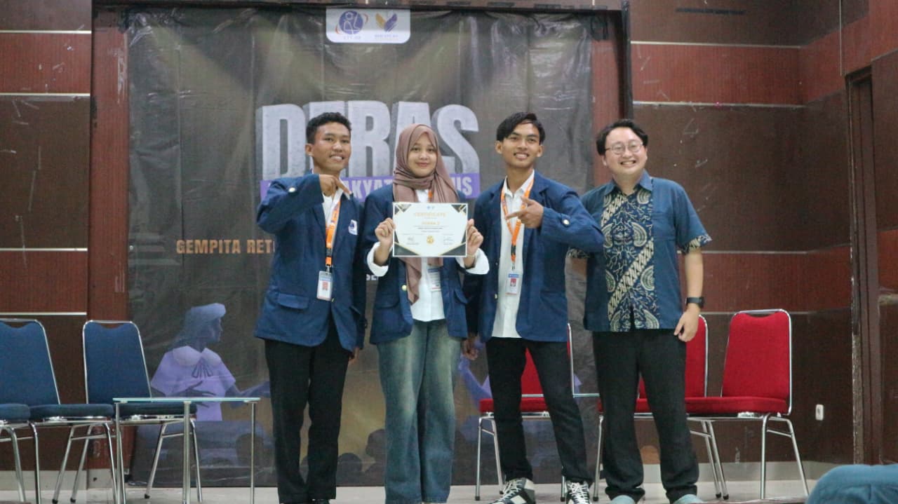Juara 3 Debat Rakyat Kampus